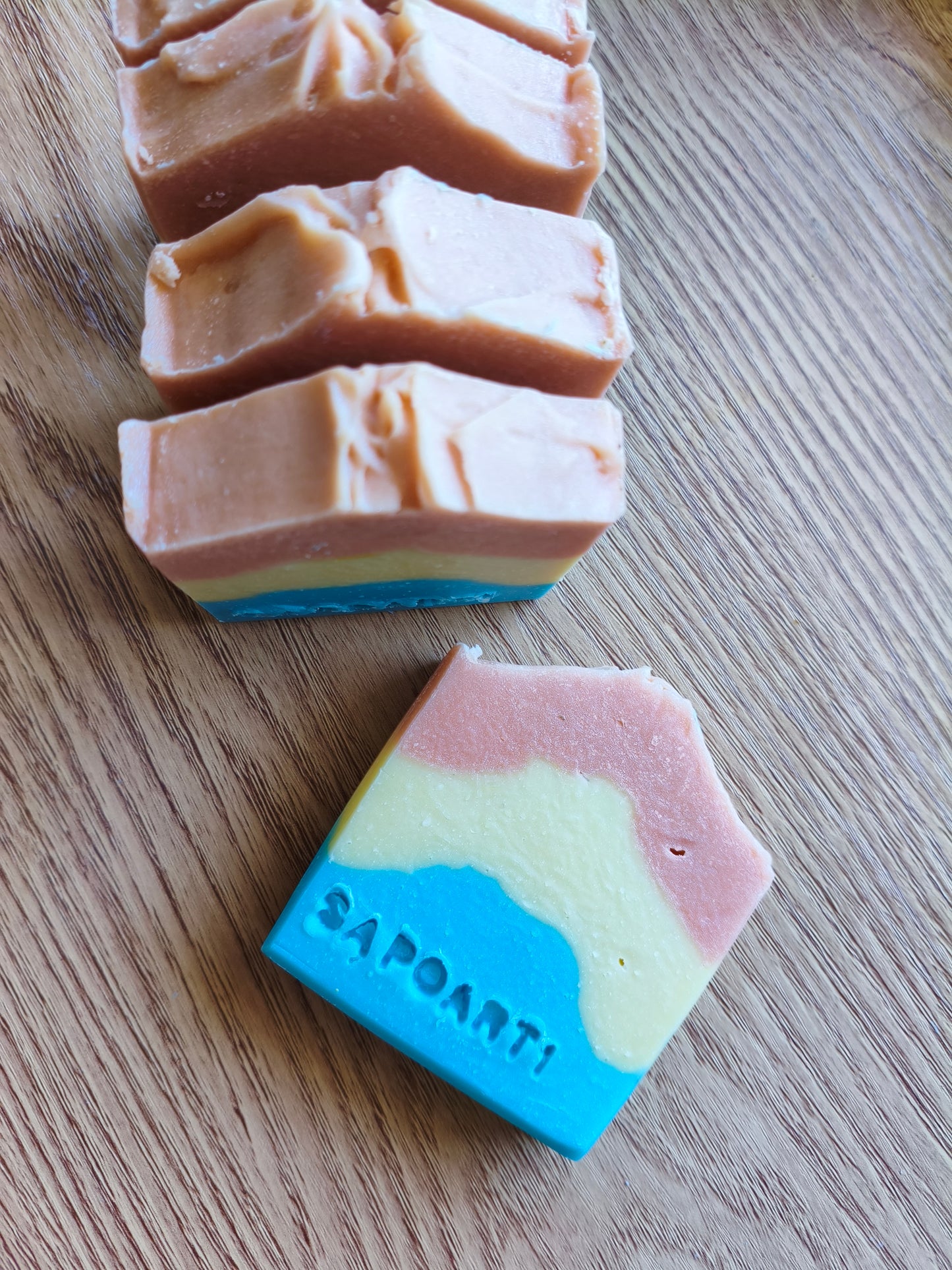 🍑🥭Sapone primaverile con aromi di frutta.
